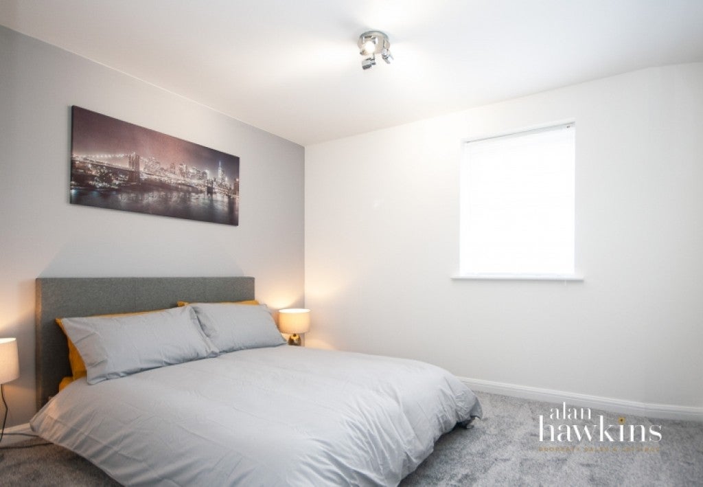 Flat Claydon Road in Blunsdon St Andrew