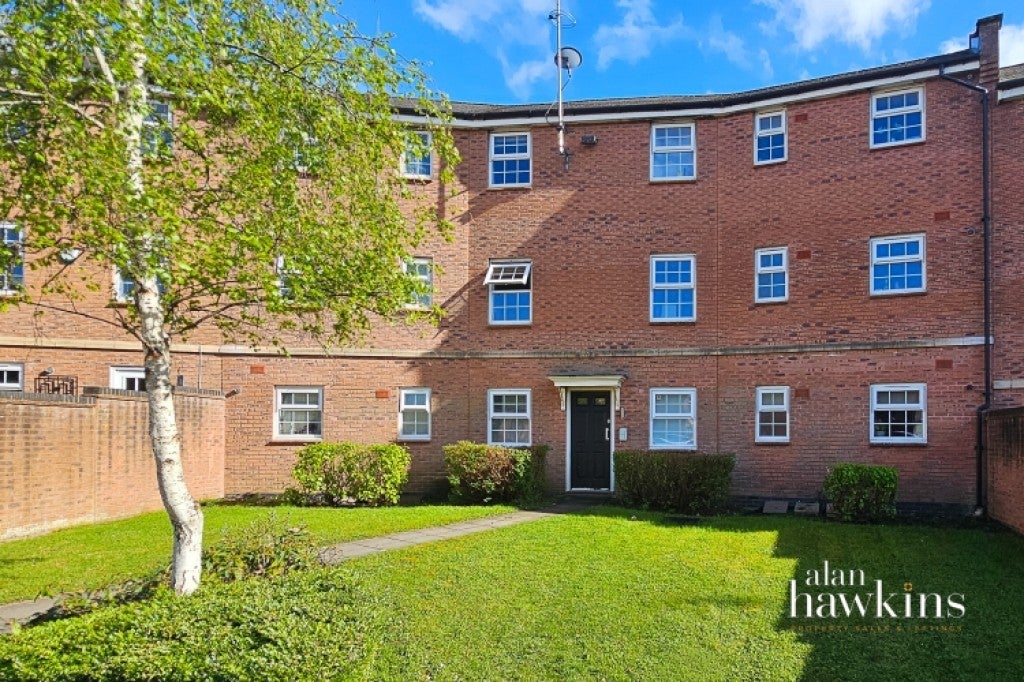 Flat Claydon Road in Blunsdon St Andrew