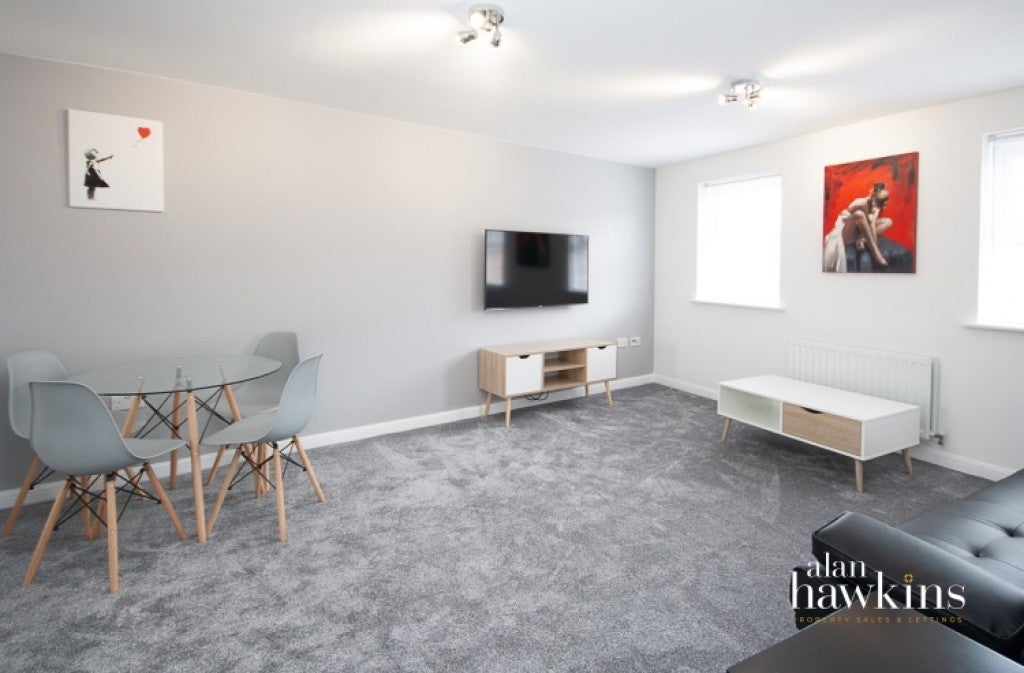 Flat Claydon Road in Blunsdon St Andrew