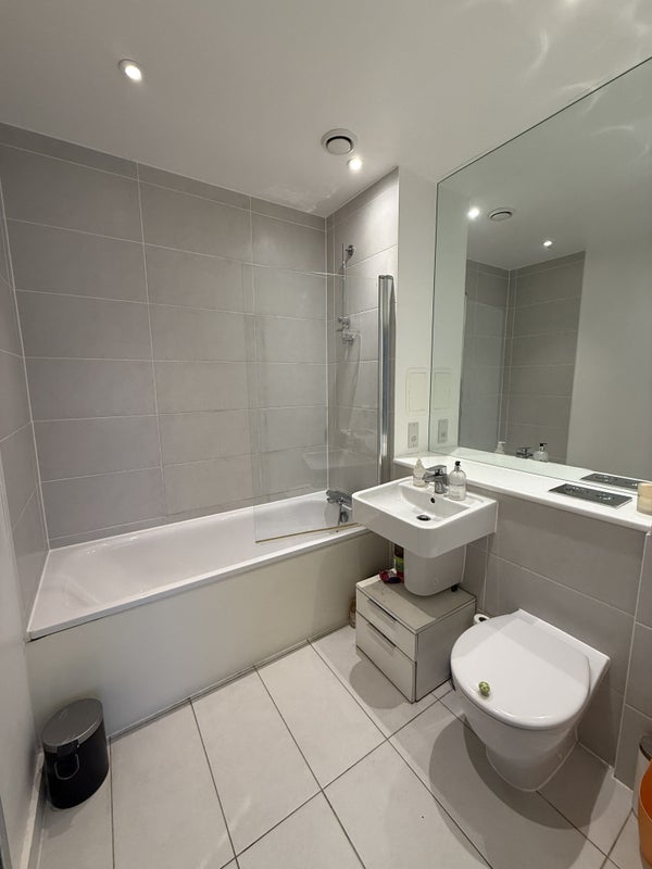 Room Magellan Boulevard in Greater London