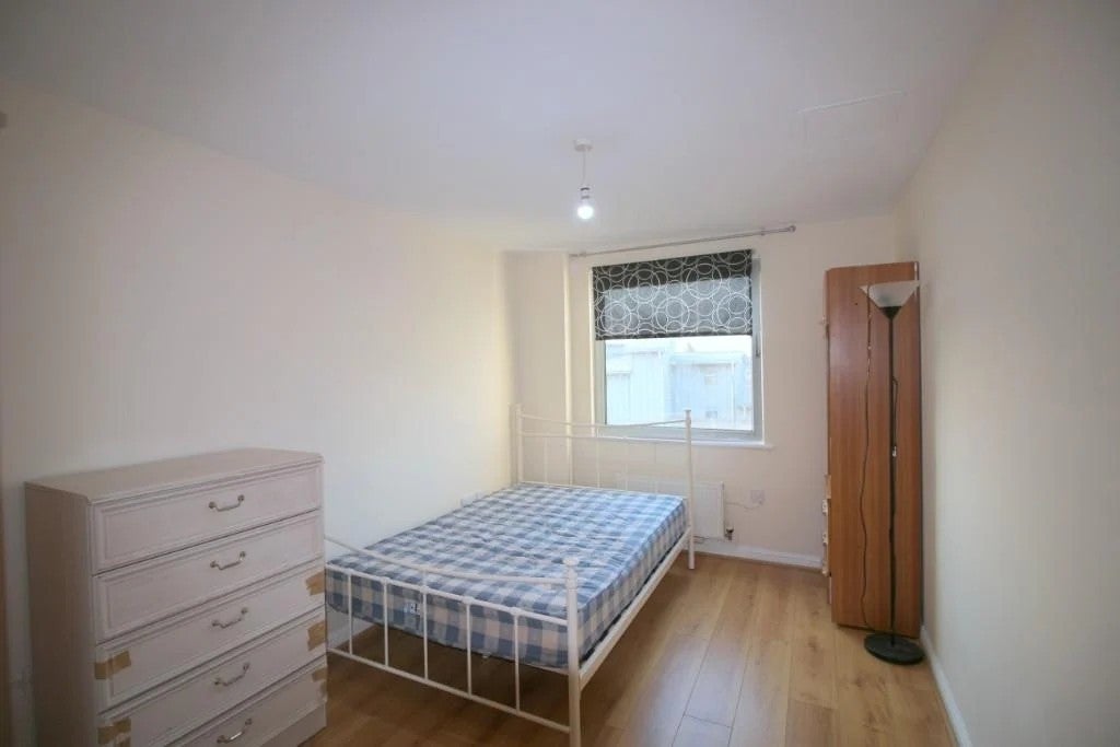 Flat Axon Place in Greater London