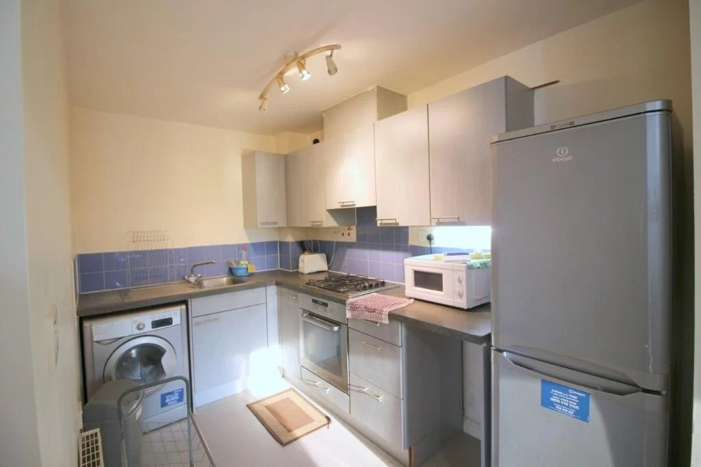 Flat Axon Place in Greater London