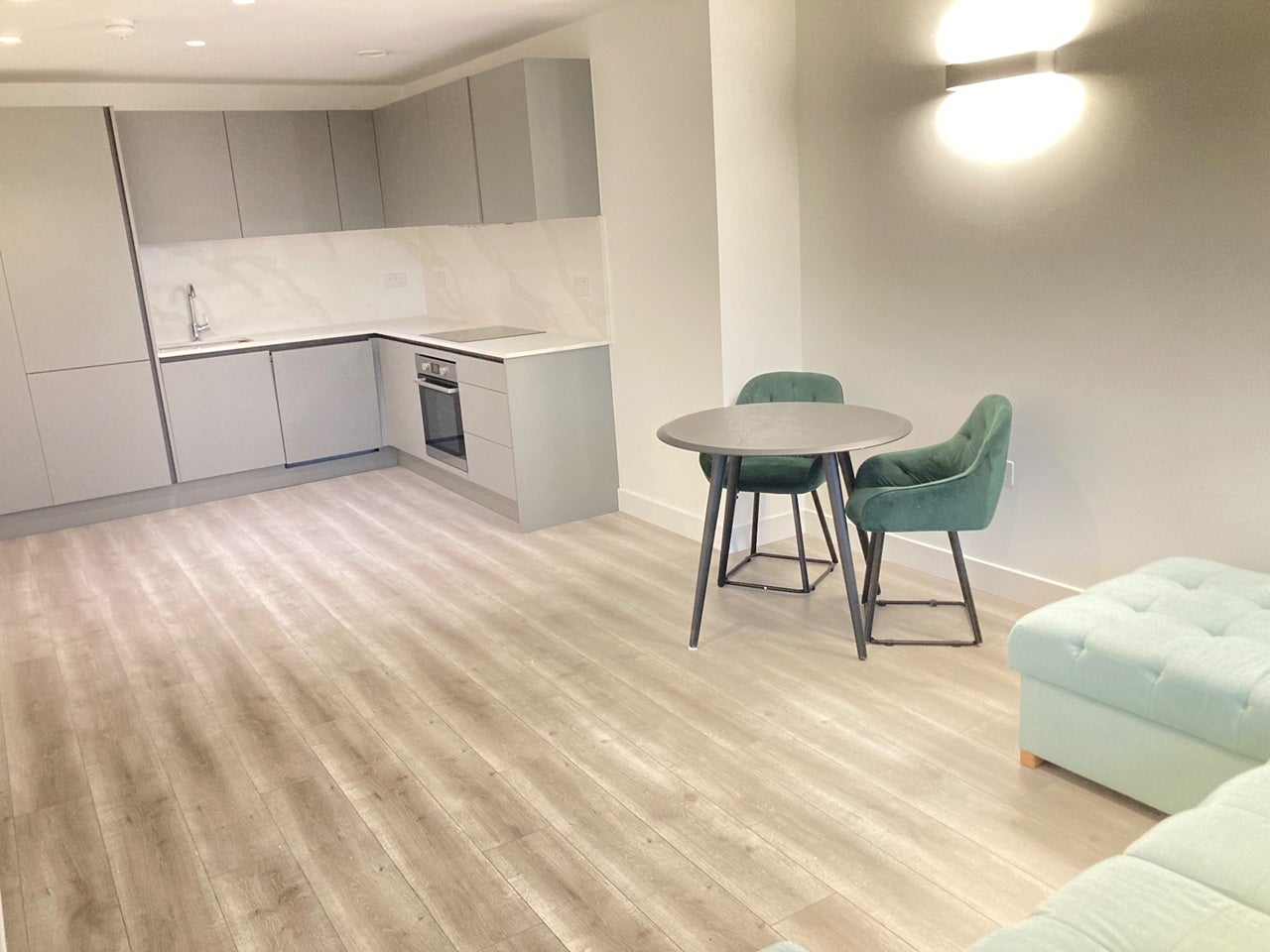 Flat Shield Drive in Greater London