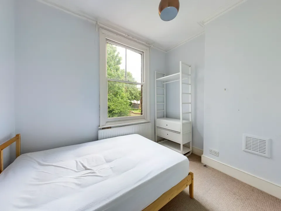 Flat Norwood Road in Greater London
