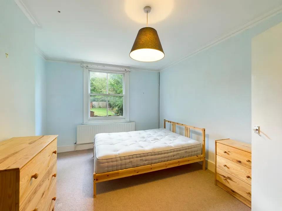 Flat Norwood Road in Greater London