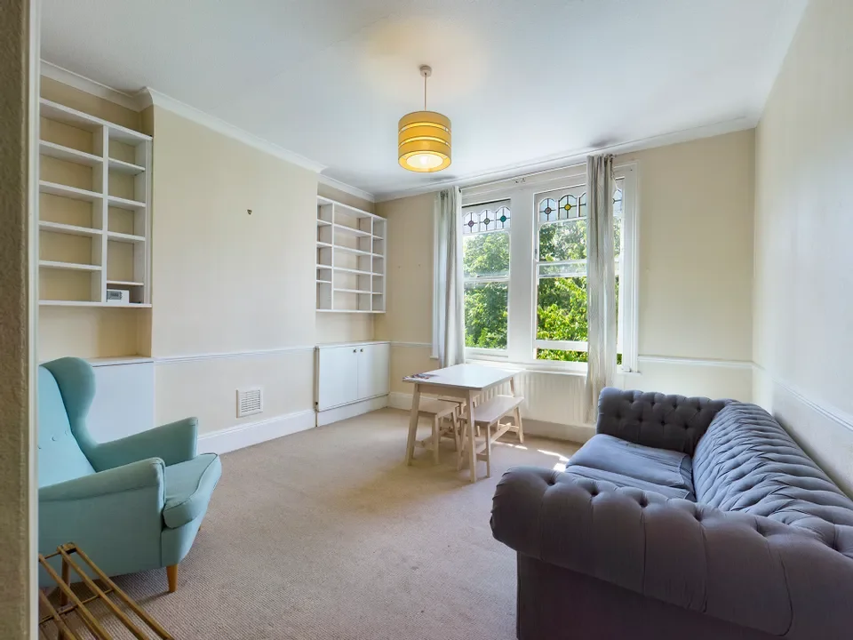 Flat Norwood Road in Greater London
