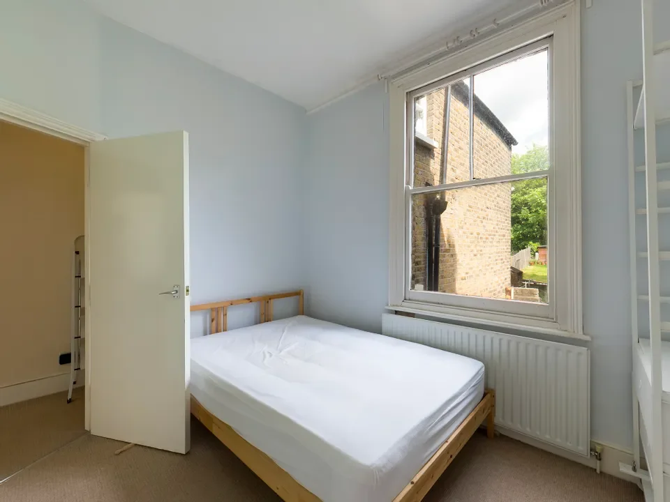 Flat Norwood Road in Greater London