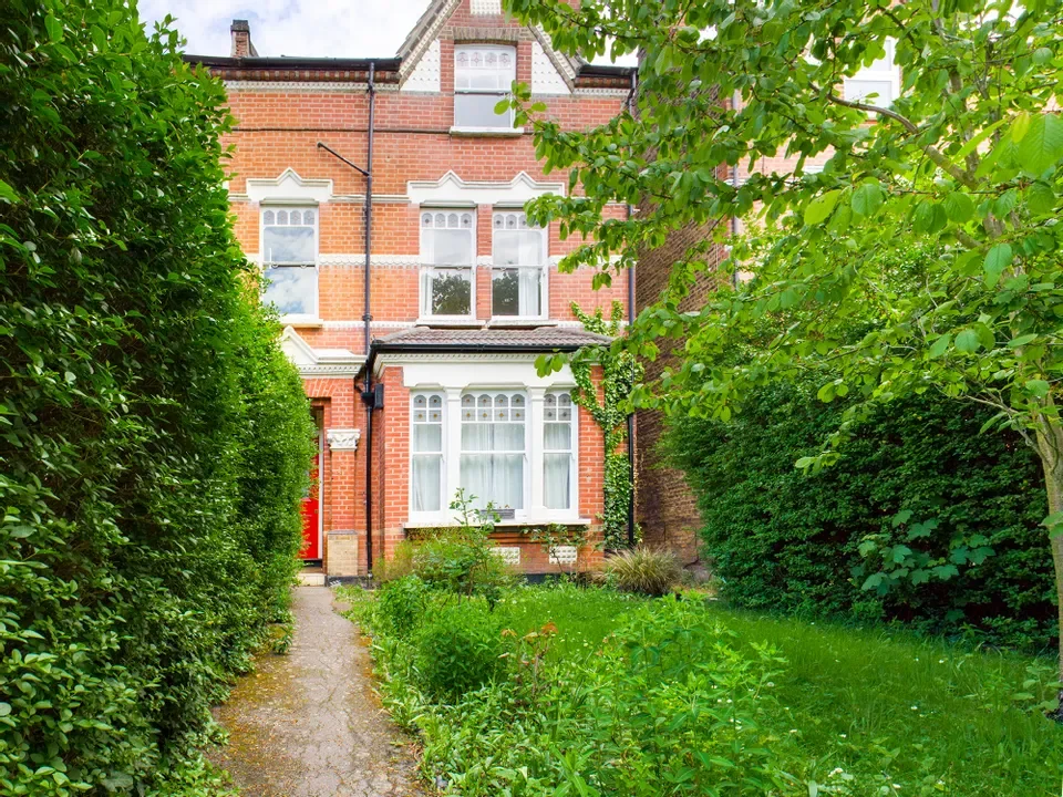 Flat Norwood Road in Greater London
