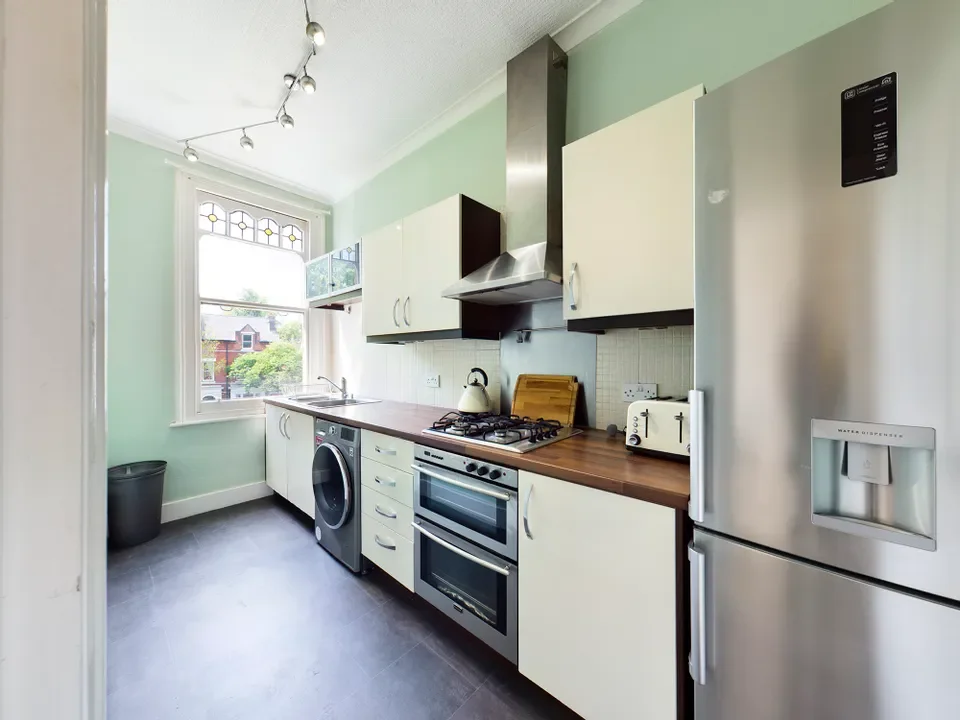Flat Norwood Road in Greater London