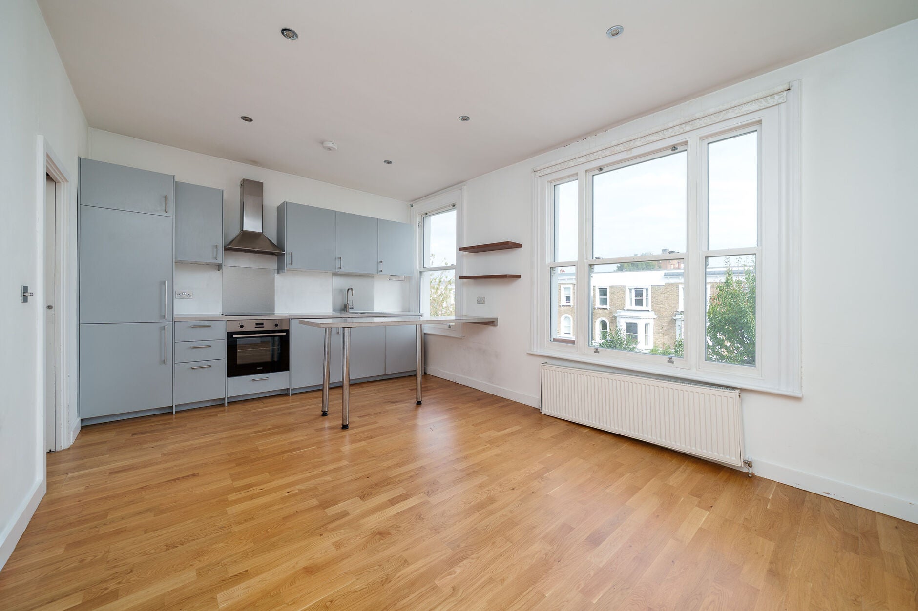 Flat Boscombe Road in Greater London