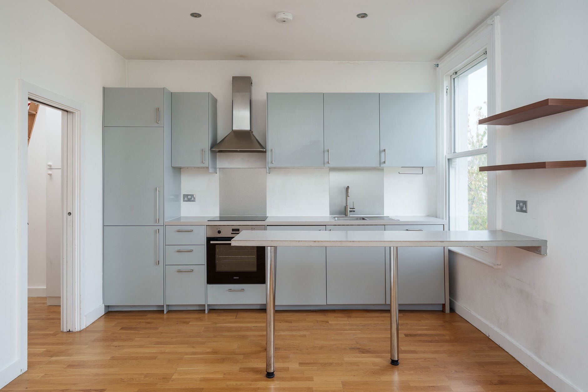 Flat Boscombe Road in Greater London