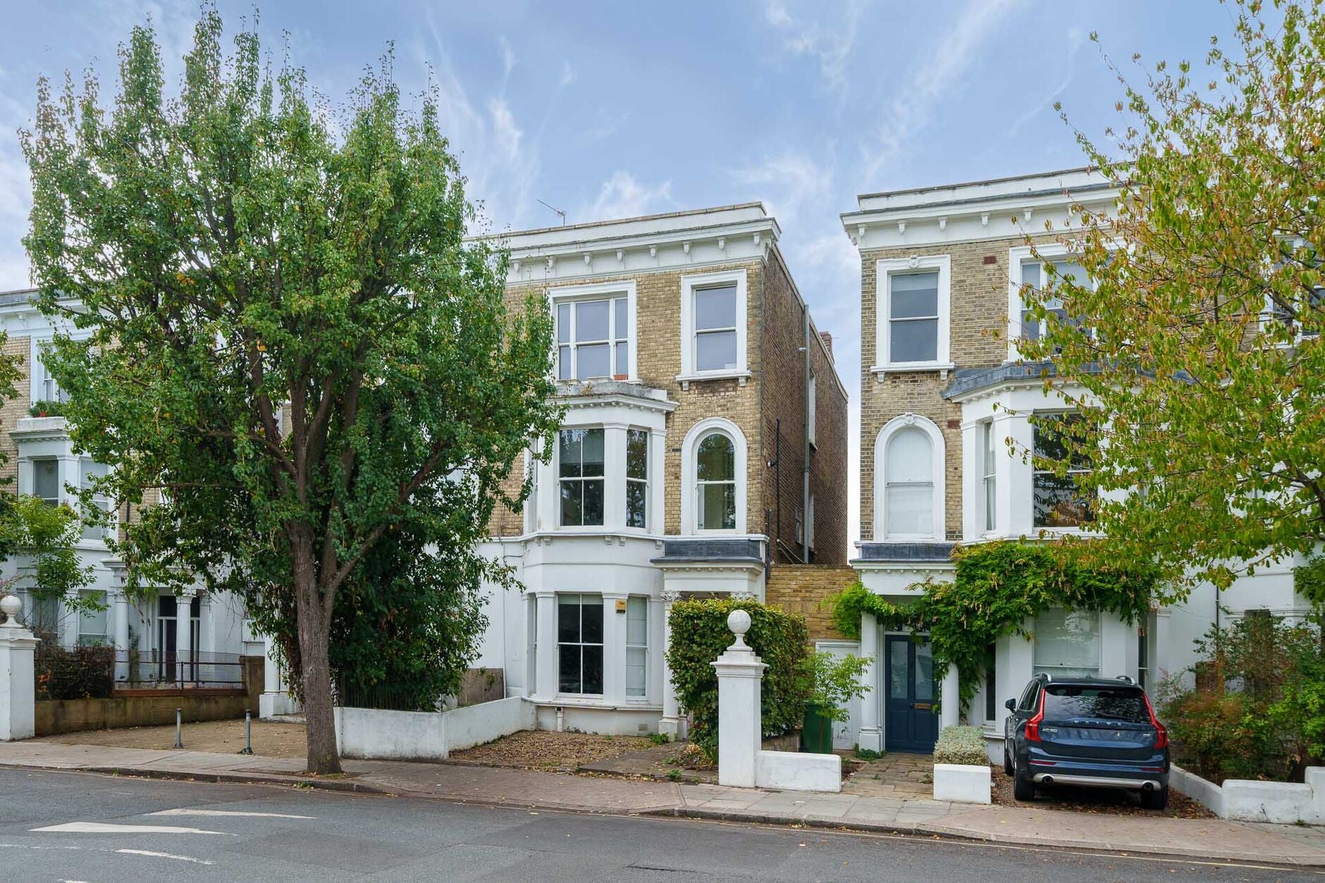 Flat Boscombe Road in Greater London