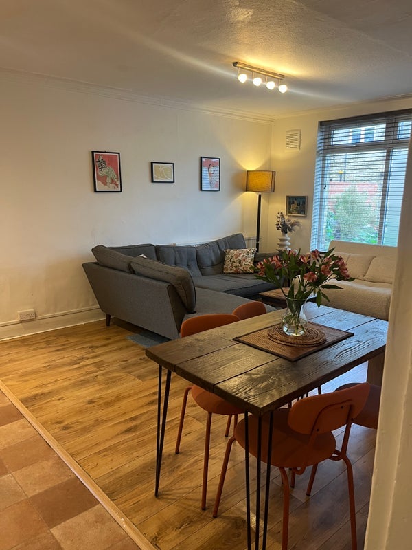 Room Belmont Road in Greater London