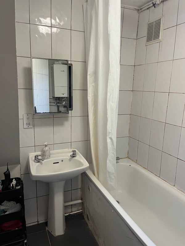 Room Belmont Road in Greater London
