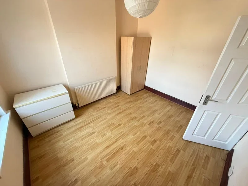 Room Romford Road in Greater London