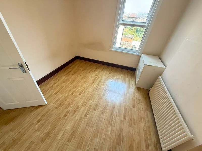 Room Romford Road in Greater London