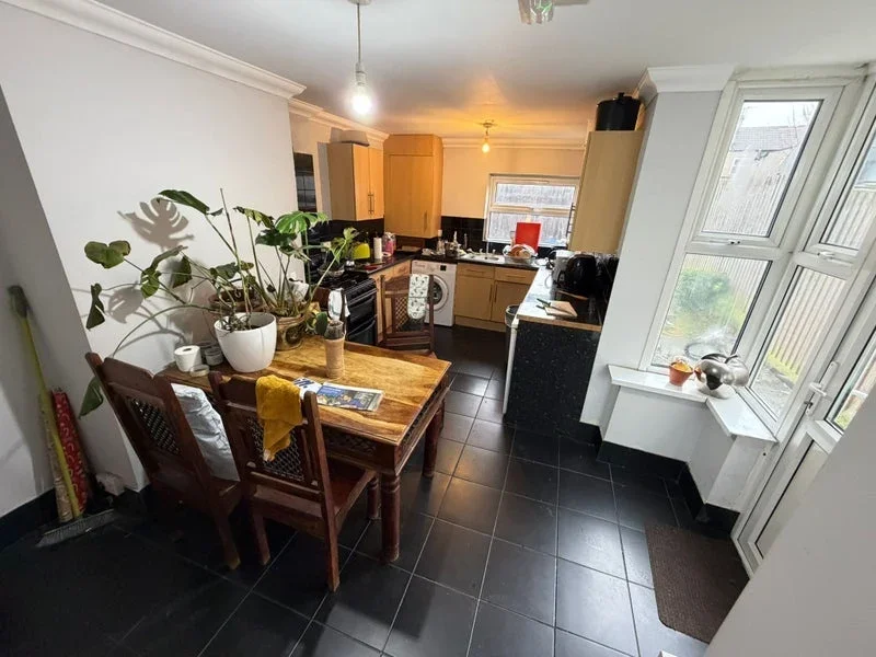 Room Romford Road in Greater London