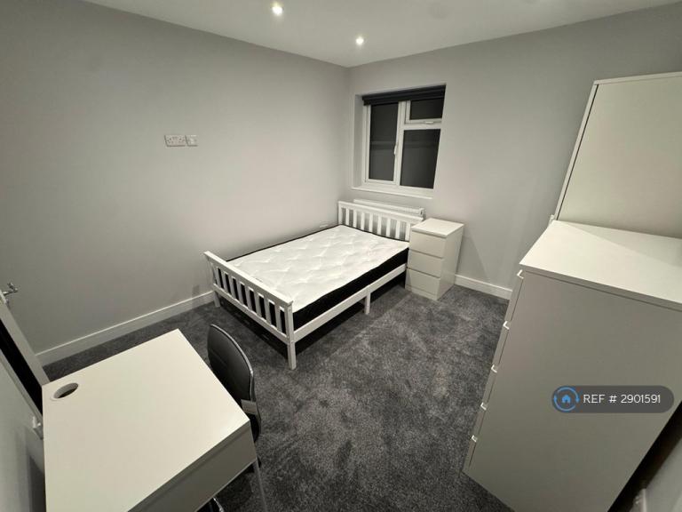 Room Middle Street in Southampton