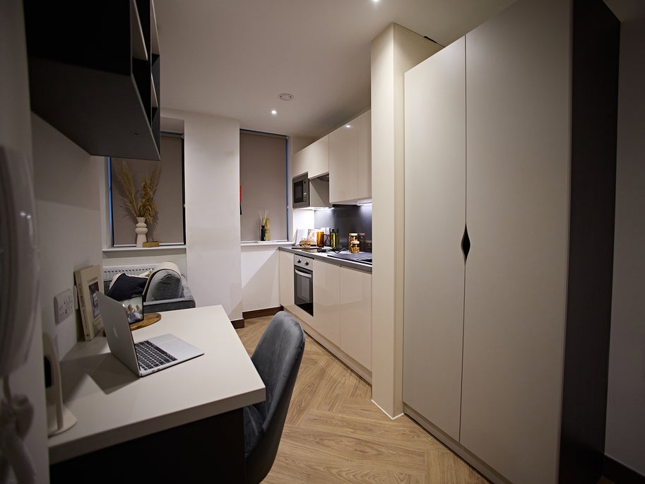 Flat Wade Lane in Leeds