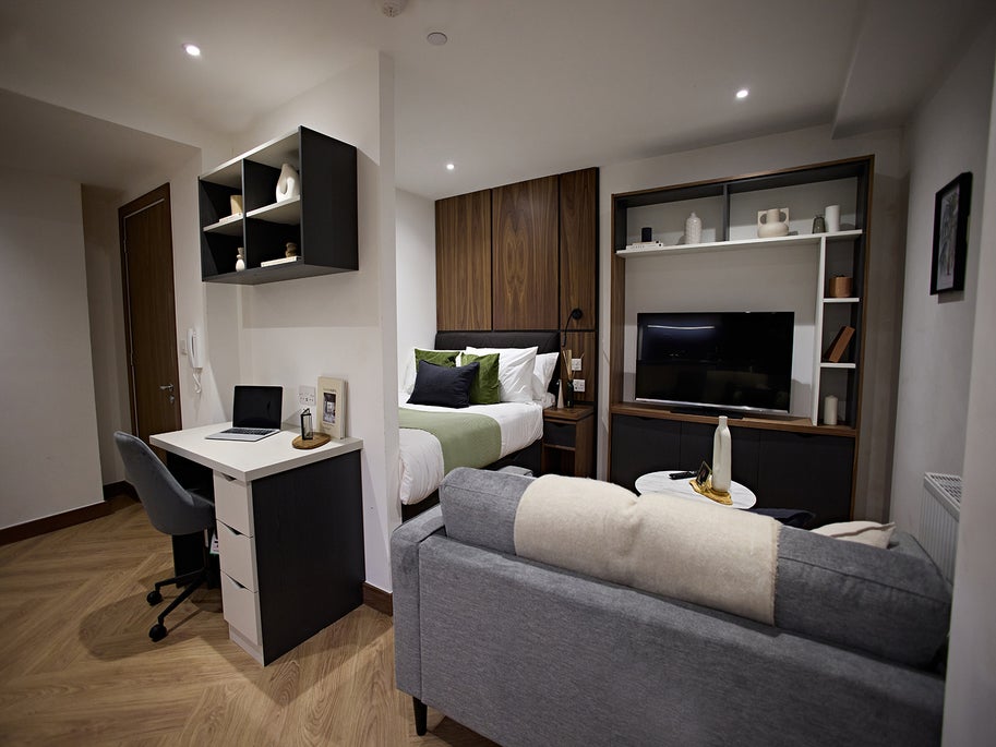 Flat Wade Lane in Leeds
