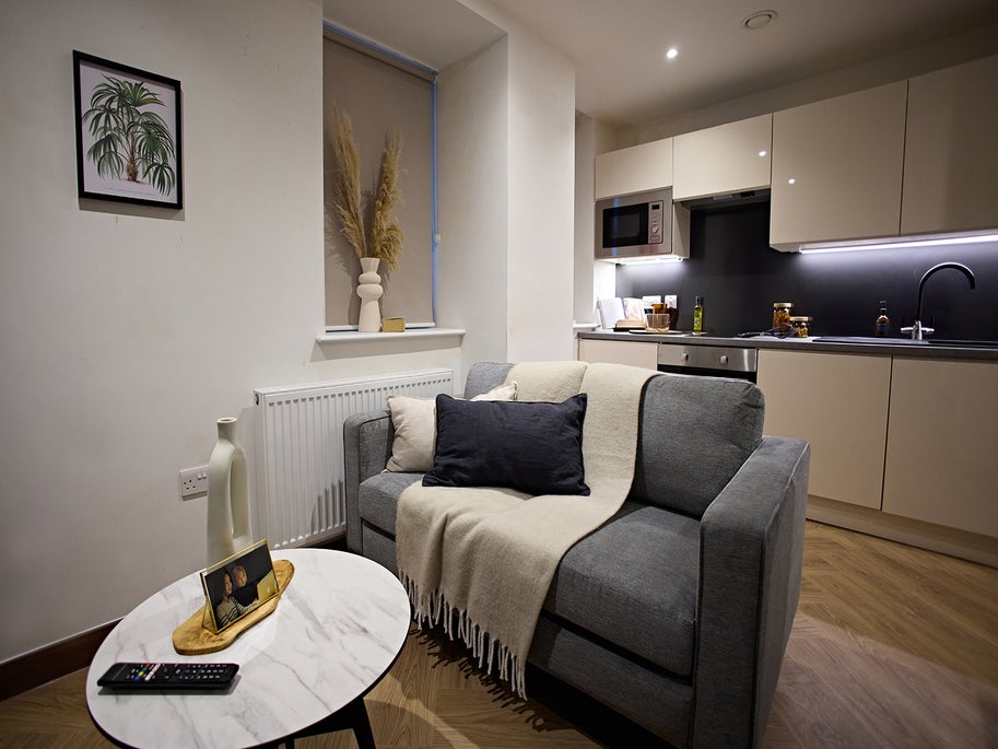 Flat Wade Lane in Leeds