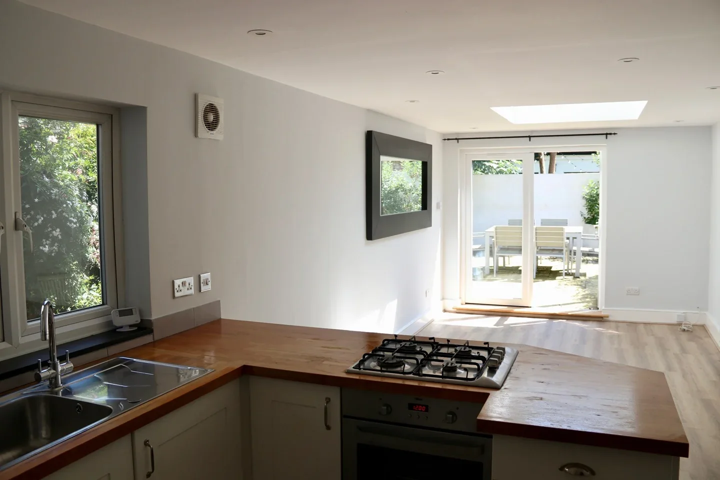 Flat Davisville Road in Greater London