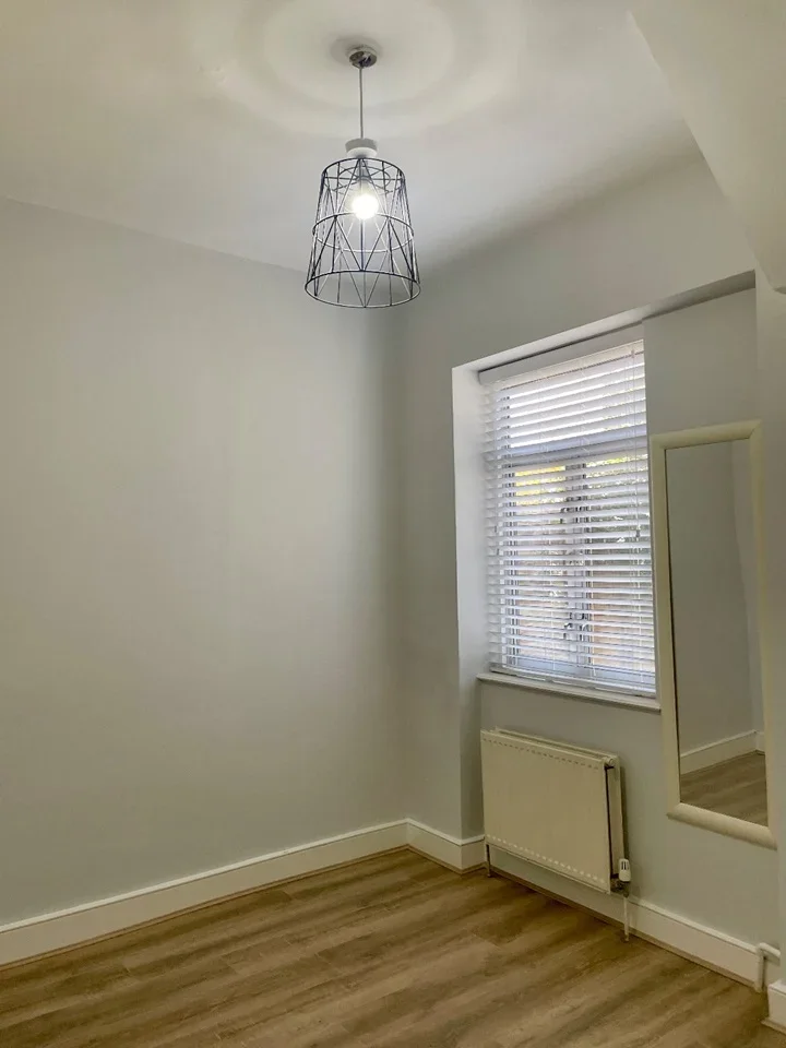 Flat Davisville Road in Greater London
