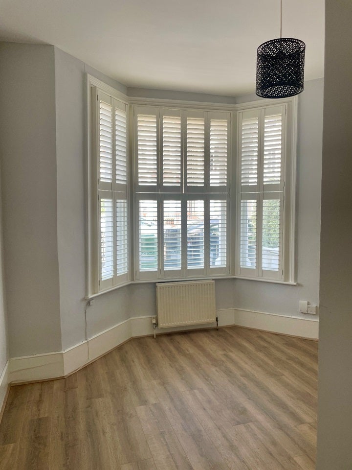 Flat Davisville Road in Greater London