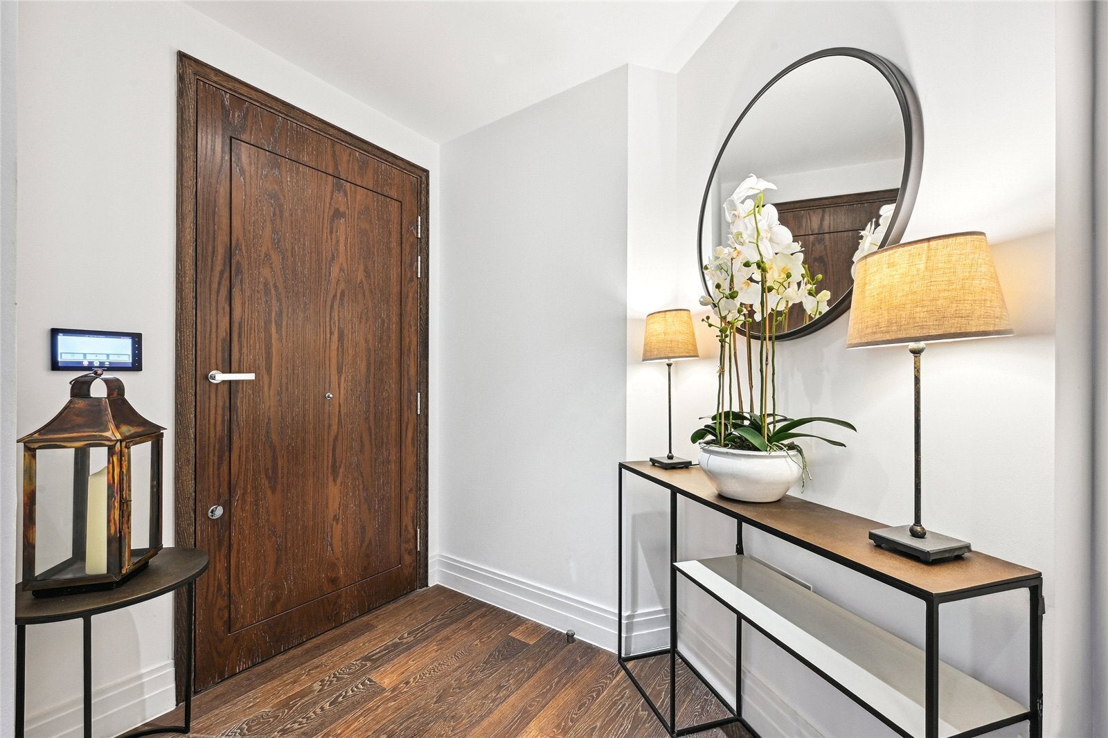 Flat Smith Square in City of Westminster