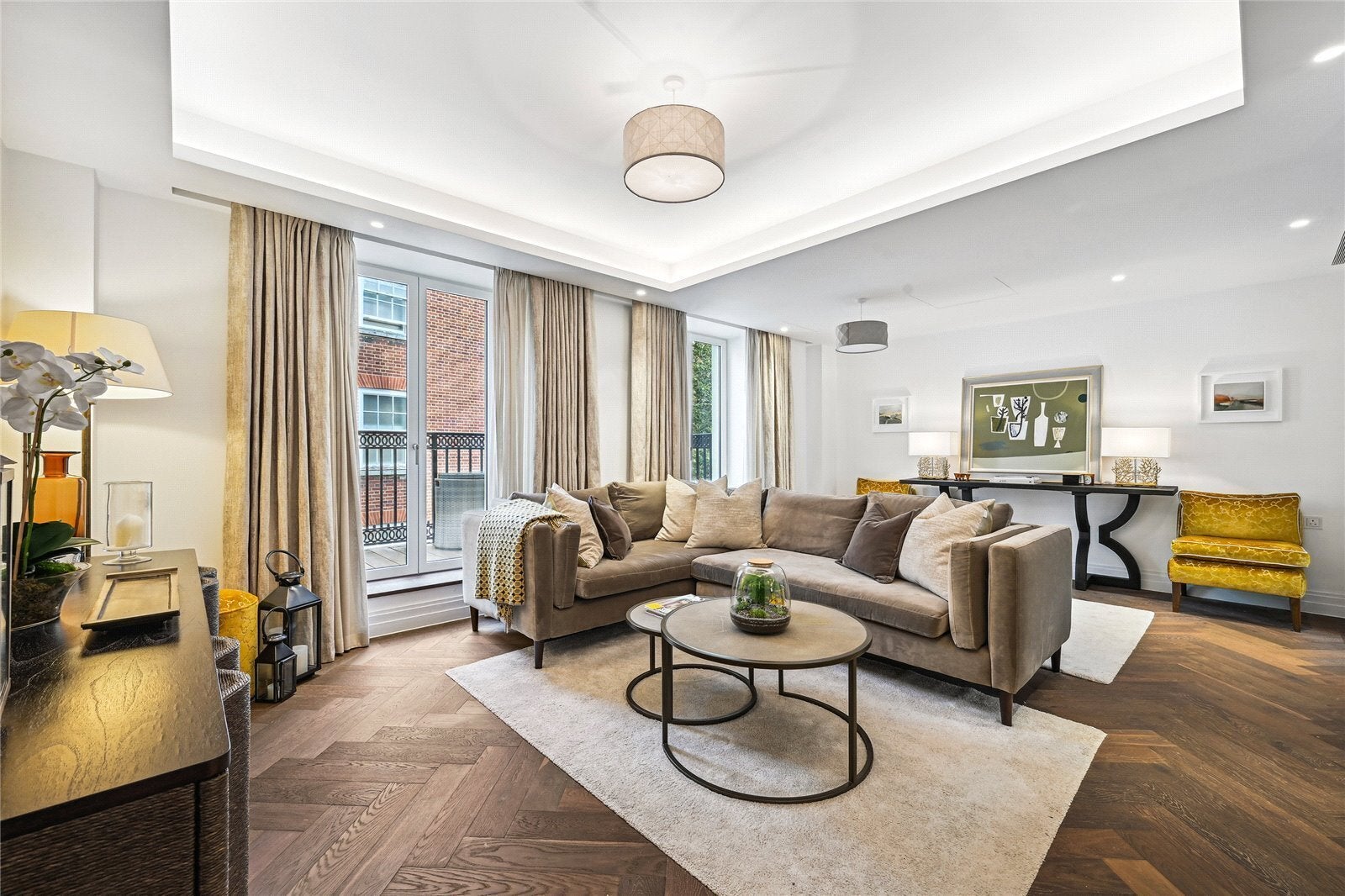 Flat Smith Square in City of Westminster