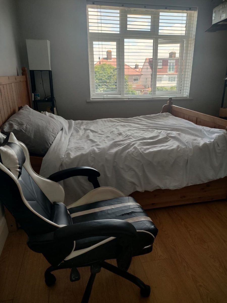 Room Axholme Avenue in Greater London