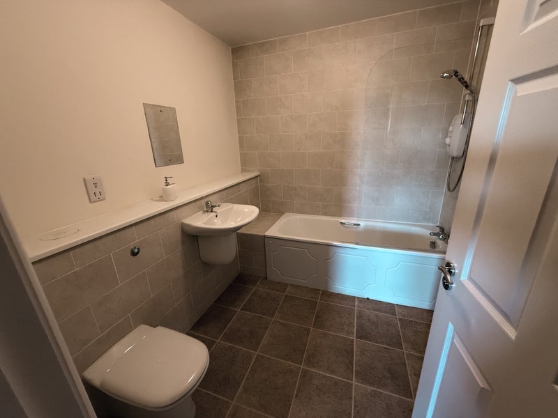 Room Claremont Avenue in Trafford