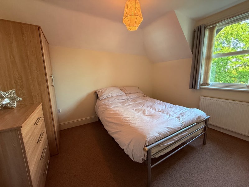 Room Claremont Avenue in Trafford