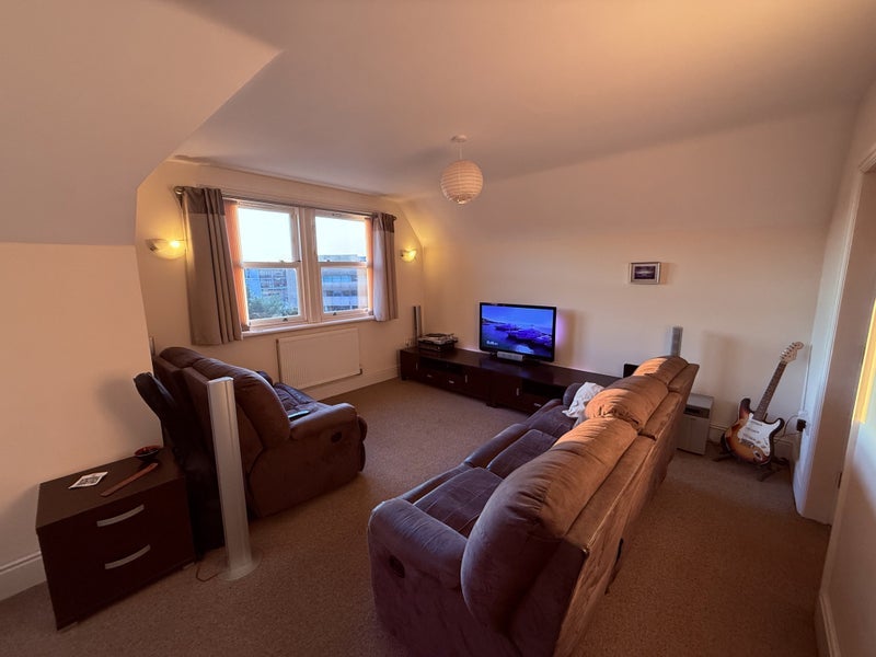Room Claremont Avenue in Trafford