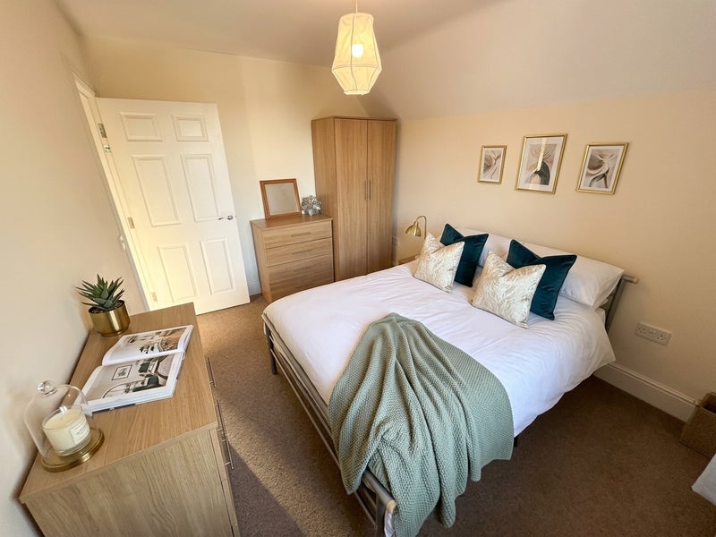 Room Claremont Avenue in Trafford