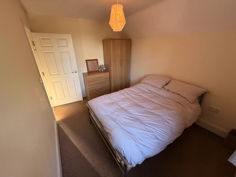 Room Claremont Avenue in Trafford