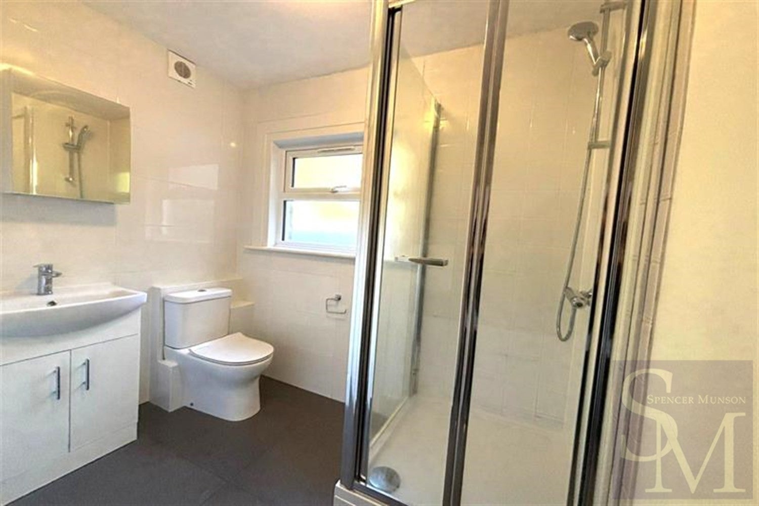 Flat Hermon Hill in Greater London