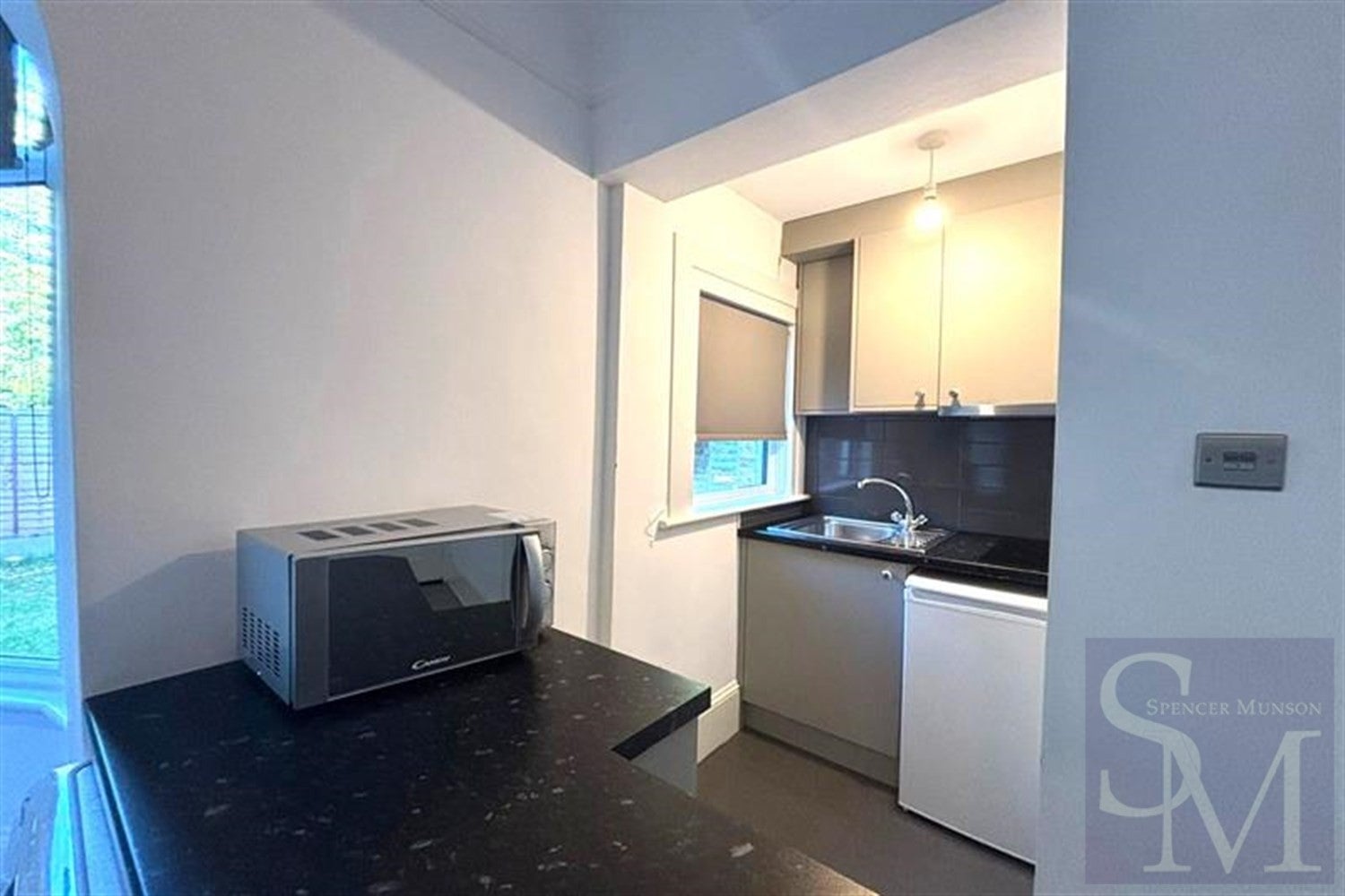Flat Hermon Hill in Greater London