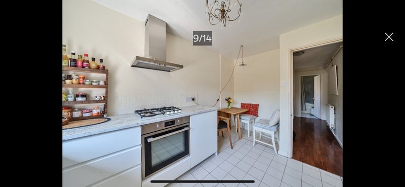 Room Riley Road in Greater London