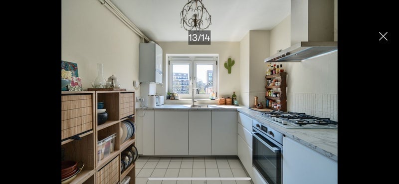 Room Riley Road in Greater London