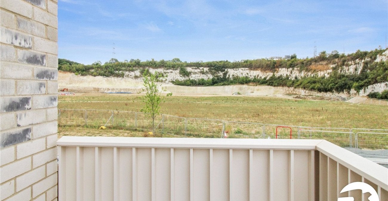 Flat Fastrack Castle Hill West in Ebbsfleet Garden City