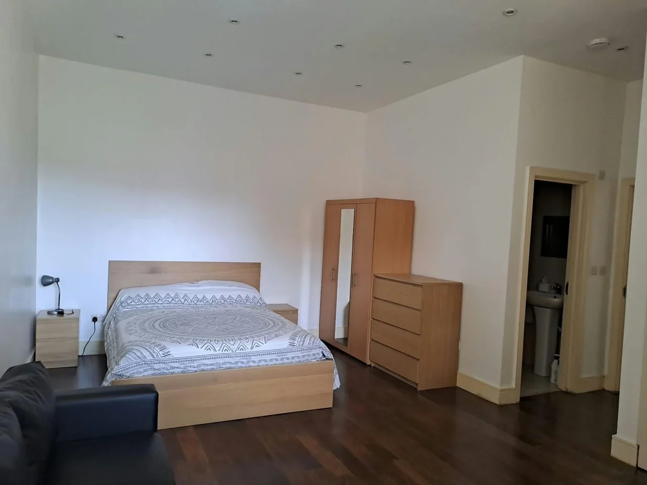 Flat Crouch Hill in Greater London