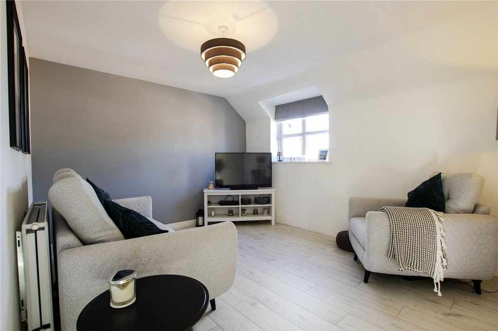 Flat Escelie Way in Birmingham