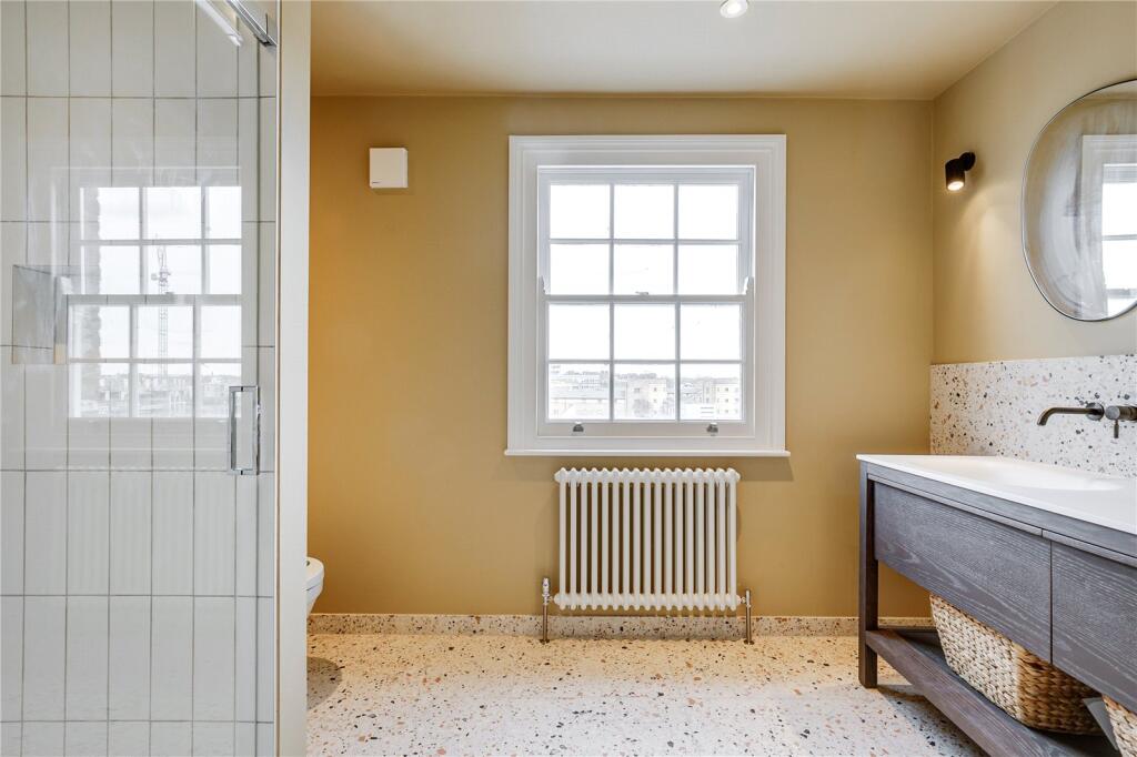 Flat Gloucester Avenue in Greater London