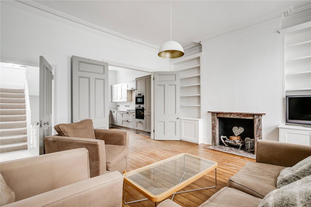 Flat Gloucester Avenue in Greater London