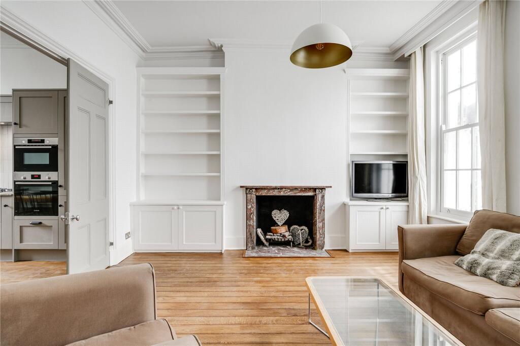 Flat Gloucester Avenue in Greater London