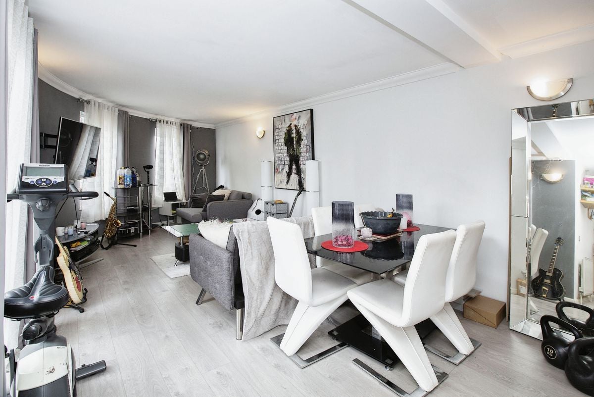 Flat Gascoigne Road in Greater London