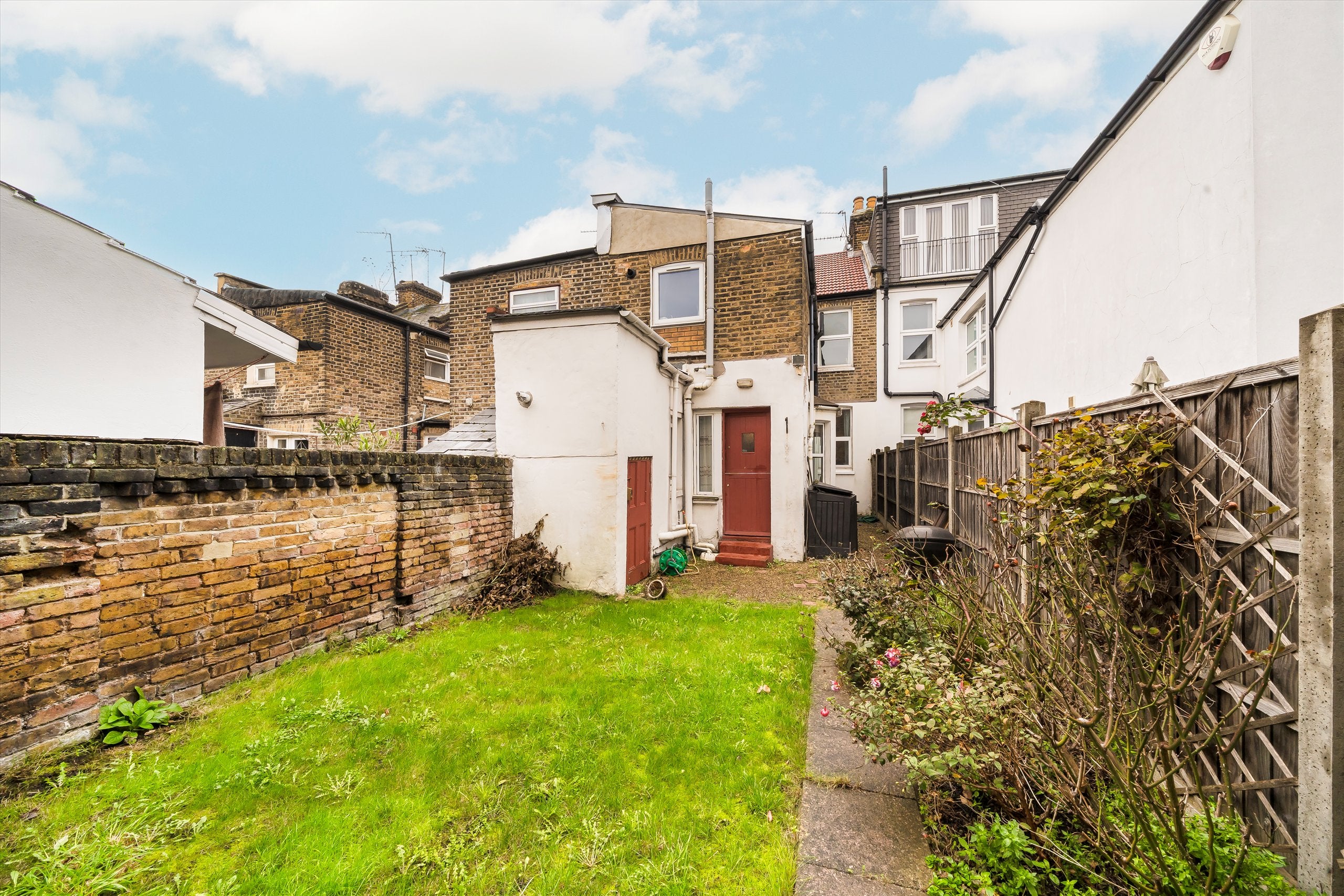 Flat Villiers Road in Greater London