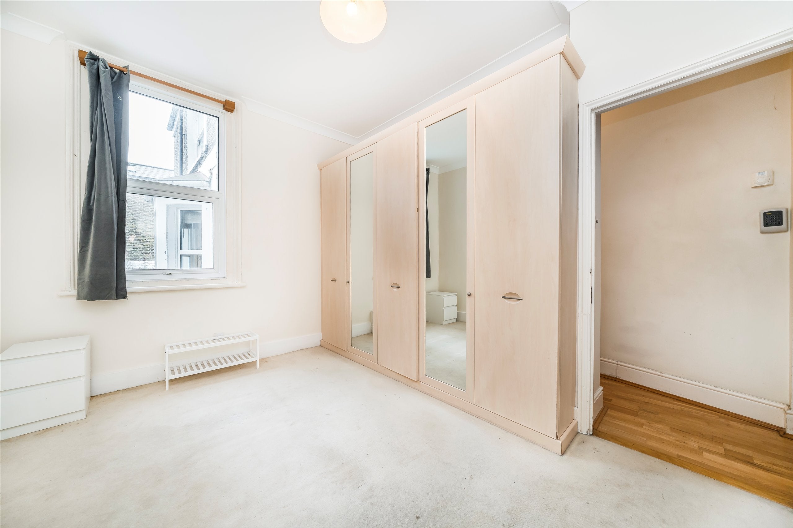 Flat Villiers Road in Greater London