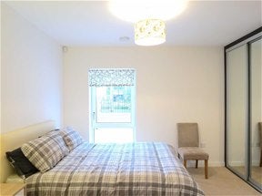 Flat Lakeside Drive in Greater London